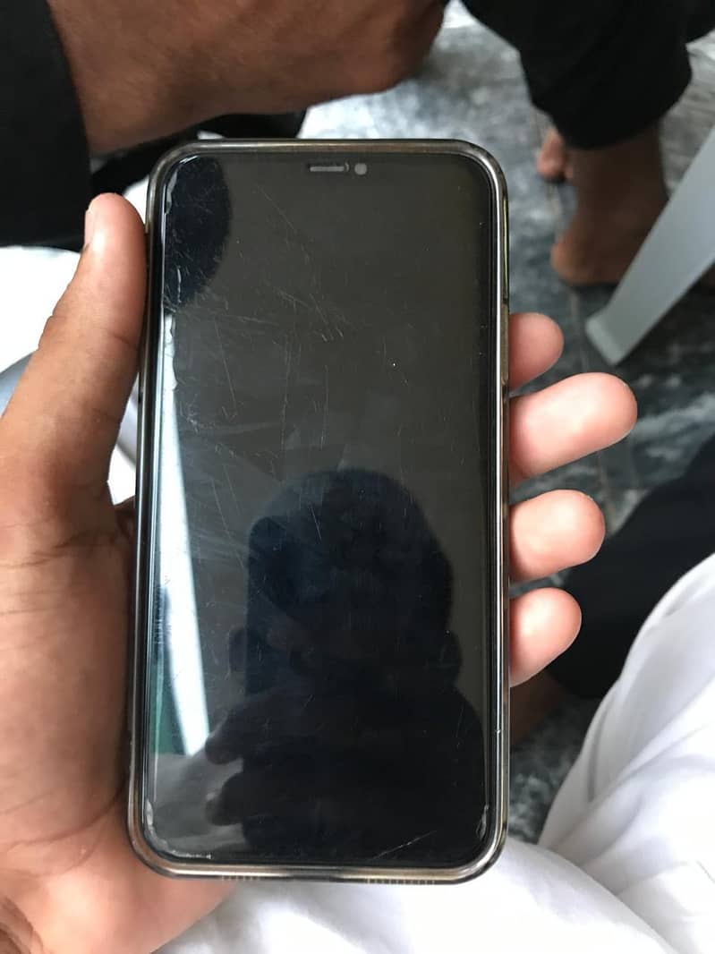 Apple iPhone 11 Pro Max 2