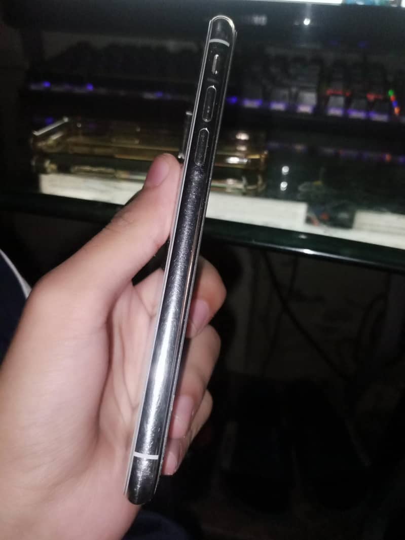 Apple iPhone X 3