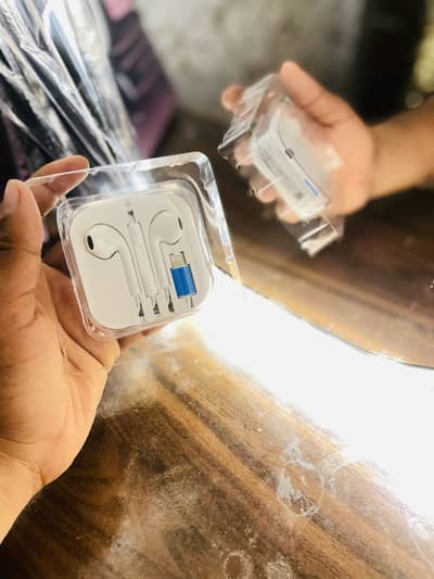 Mobile stand light and fit iPhone hands-free