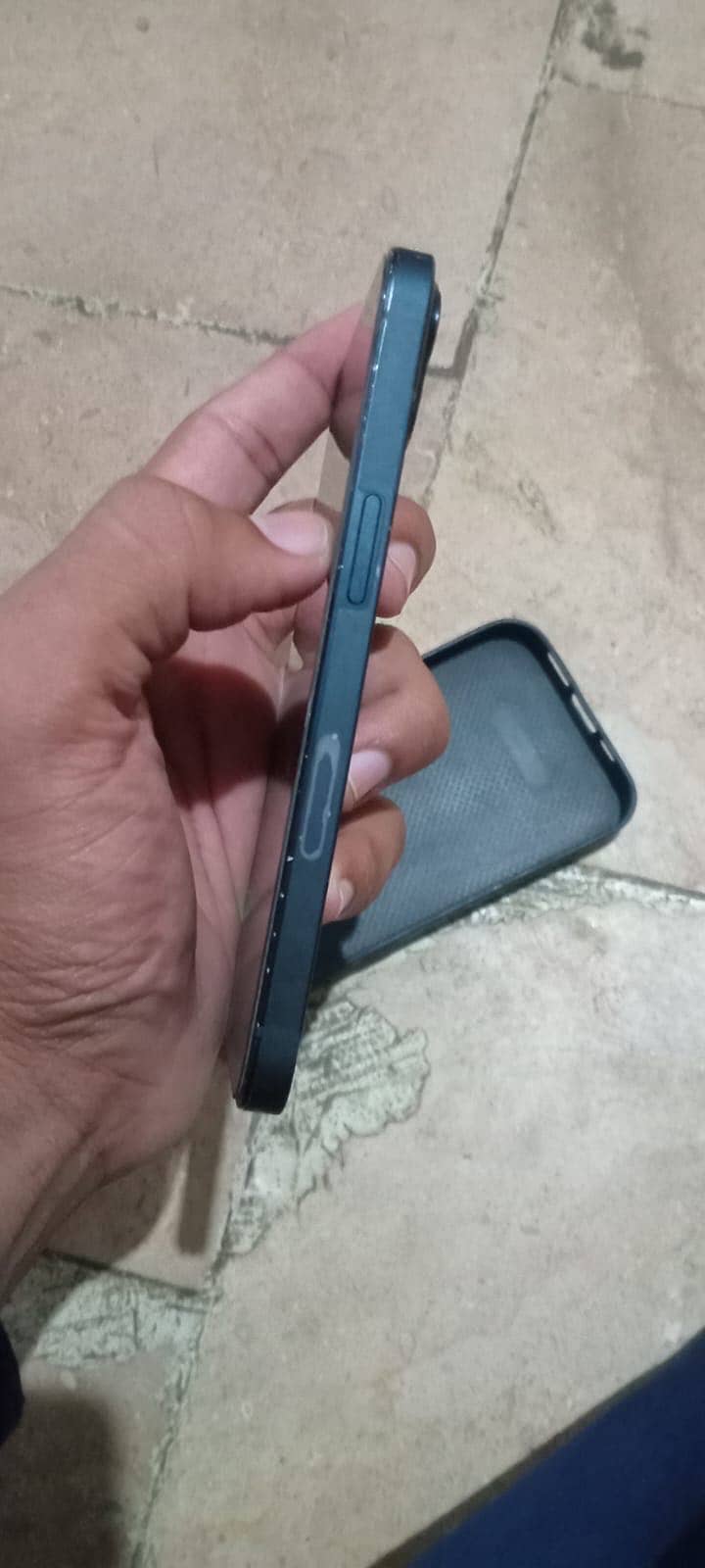 Apple iPhone 13 4