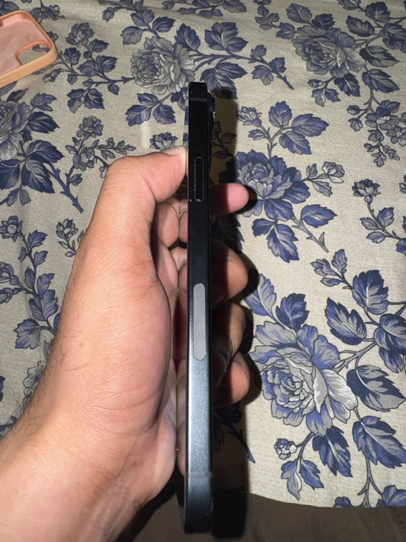 Apple iPhone 15 plus 4
