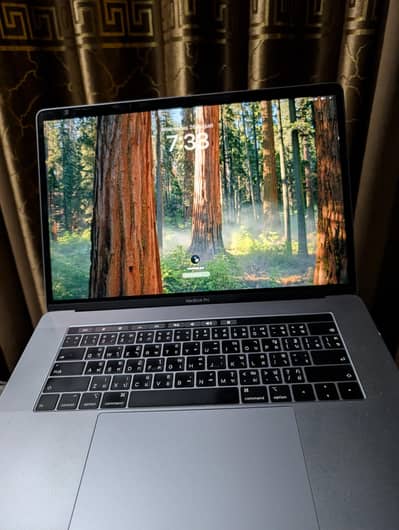 MacBook pro 2018 i7  15inch