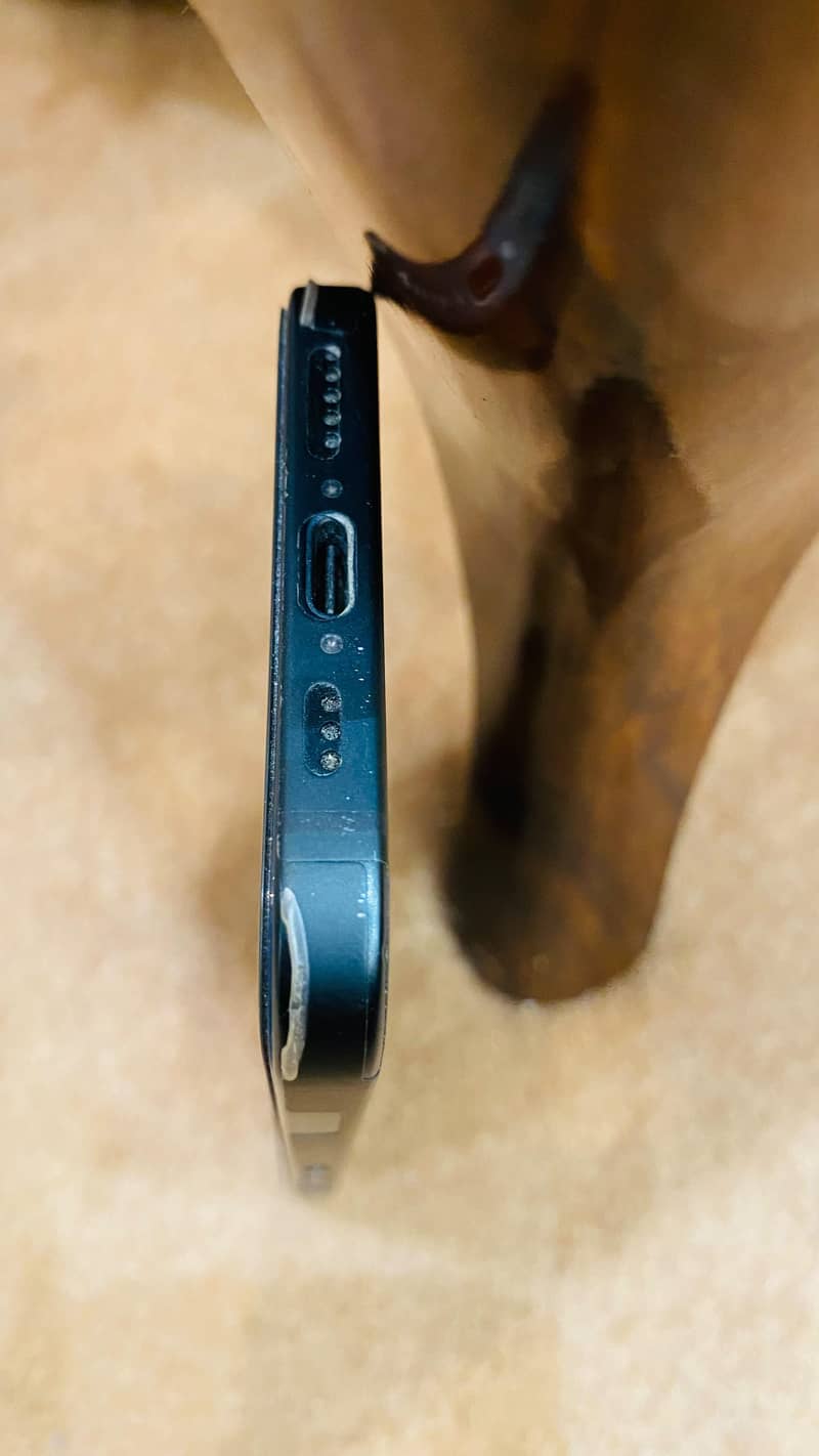 Apple iPhone 15 4