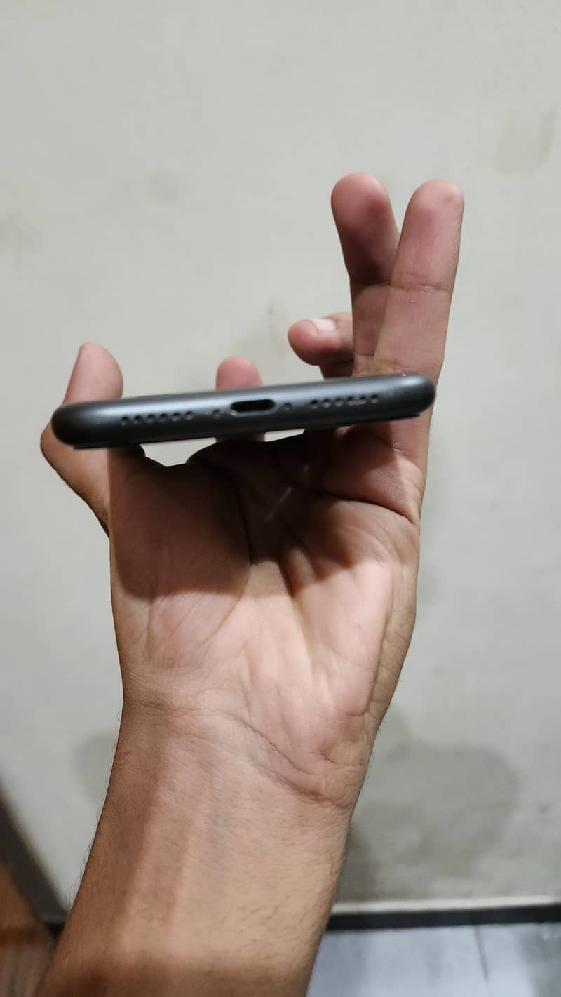 Apple iPhone 11 3