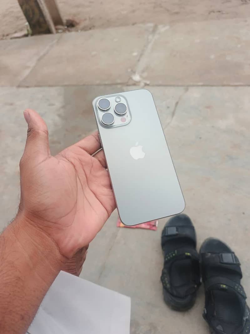 Apple iPhone 15 Pro Max 0