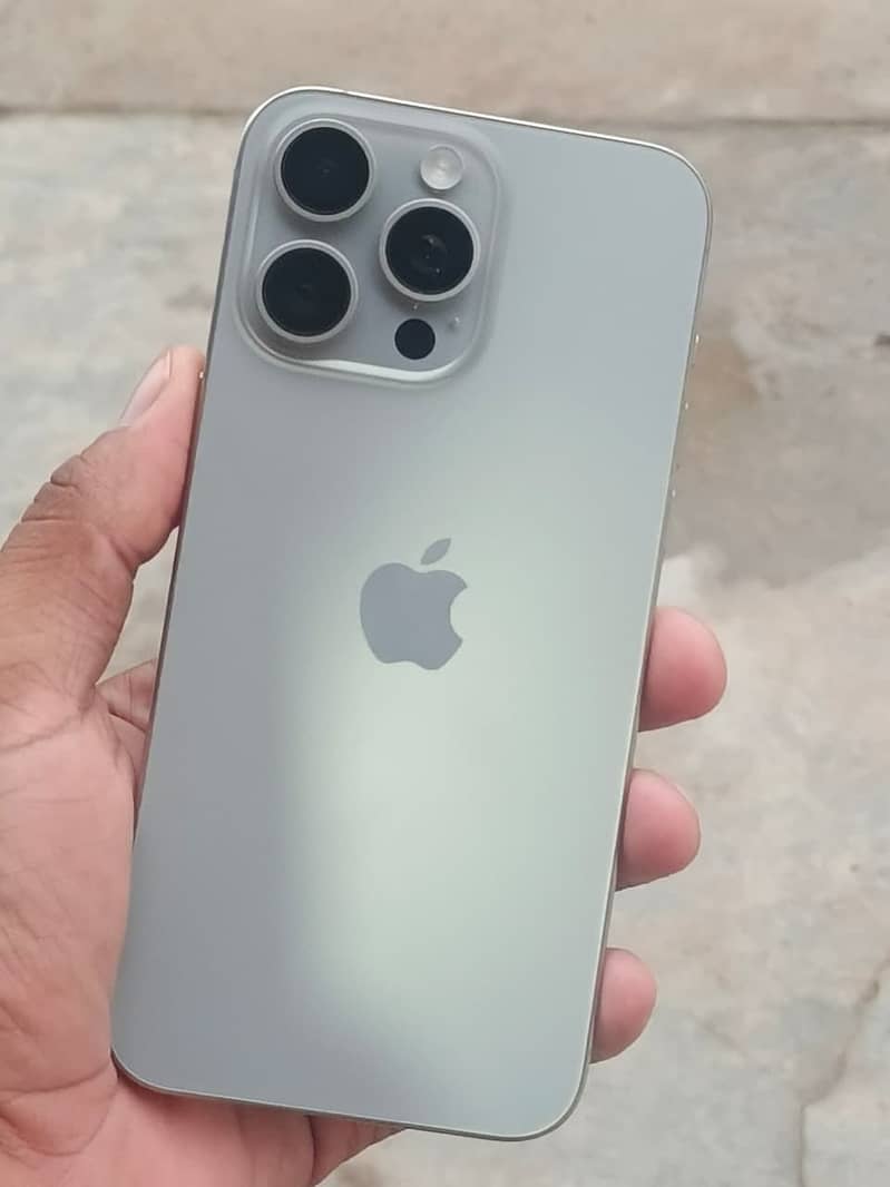 Apple iPhone 15 Pro Max 2