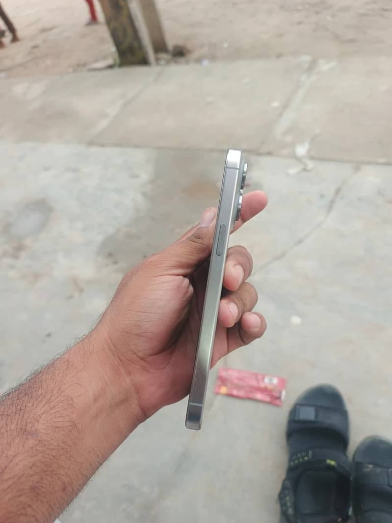 Apple iPhone 15 Pro Max 3