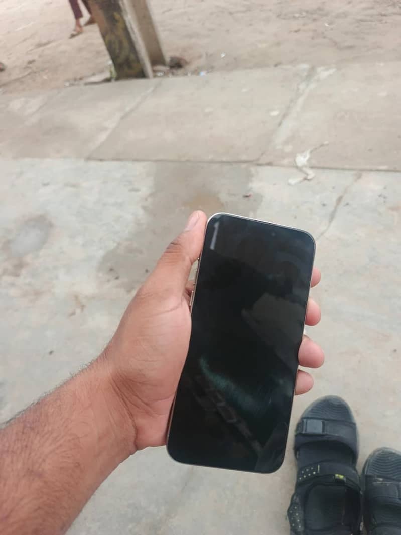 Apple iPhone 15 Pro Max 6