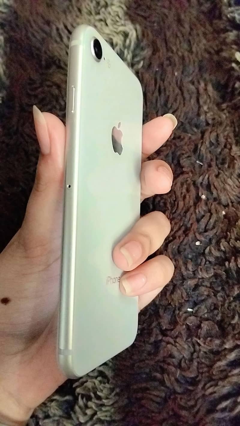 Apple iPhone 8 1