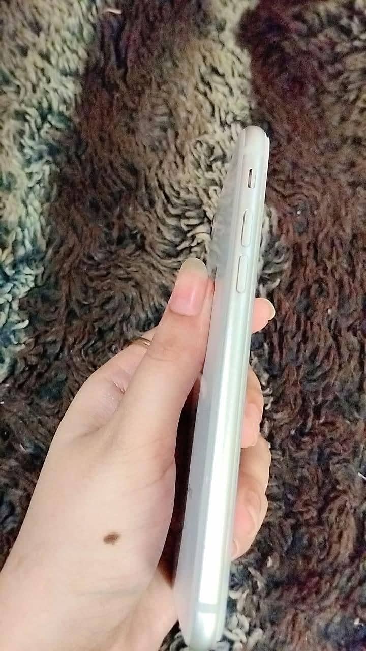 Apple iPhone 8 5