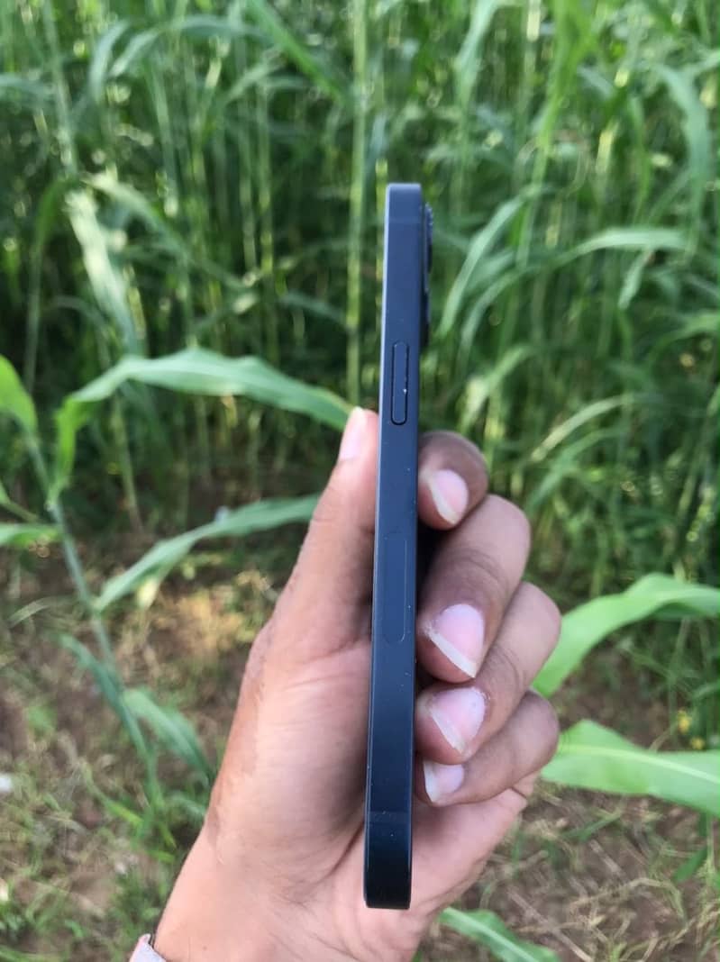 Apple iPhone 13 1