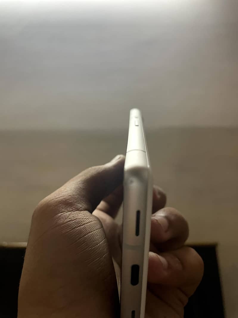 Google Pixel 7a 5
