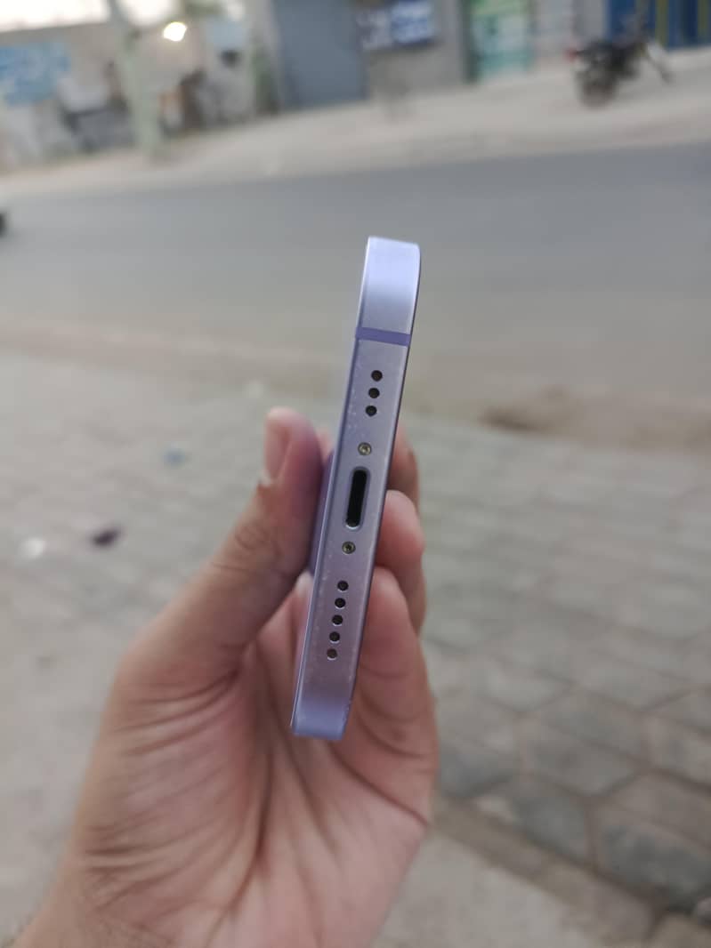 Apple iPhone 12 4