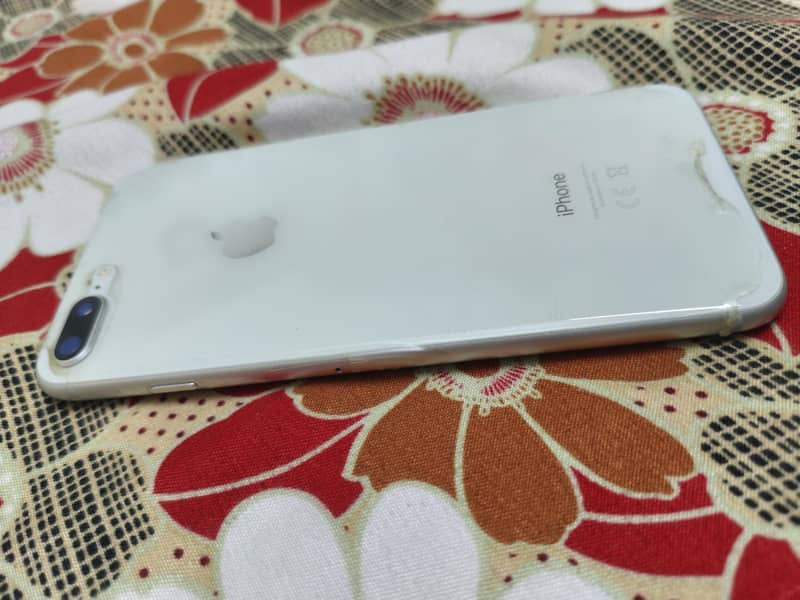 Apple iPhone 8 Plus 3