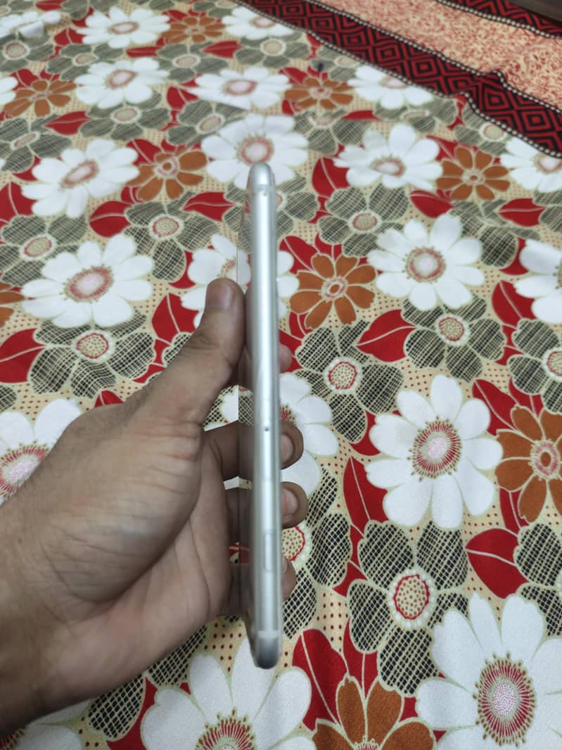 Apple iPhone 8 Plus 5