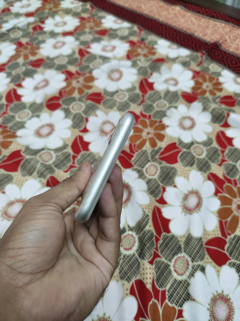 Apple iPhone 8 Plus 6