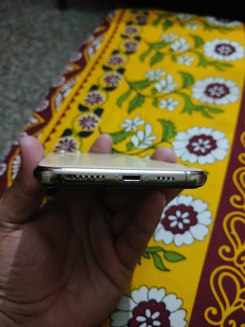 Apple iPhone 11 Pro Max 2