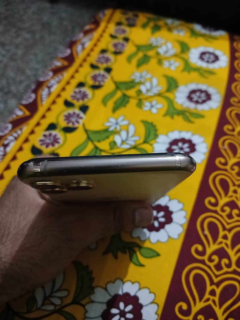 Apple iPhone 11 Pro Max 3