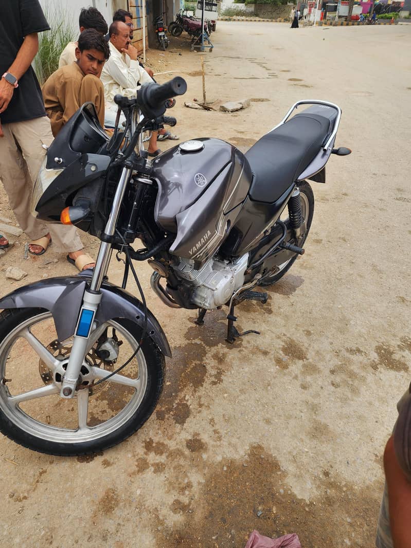 YBR 125 1