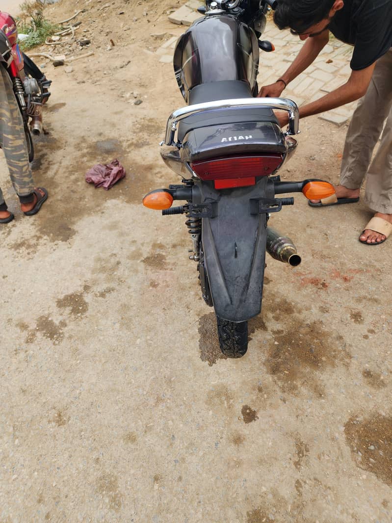 YBR 125 3