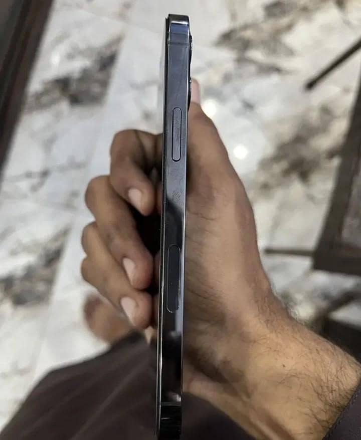 Apple iPhone 12 1