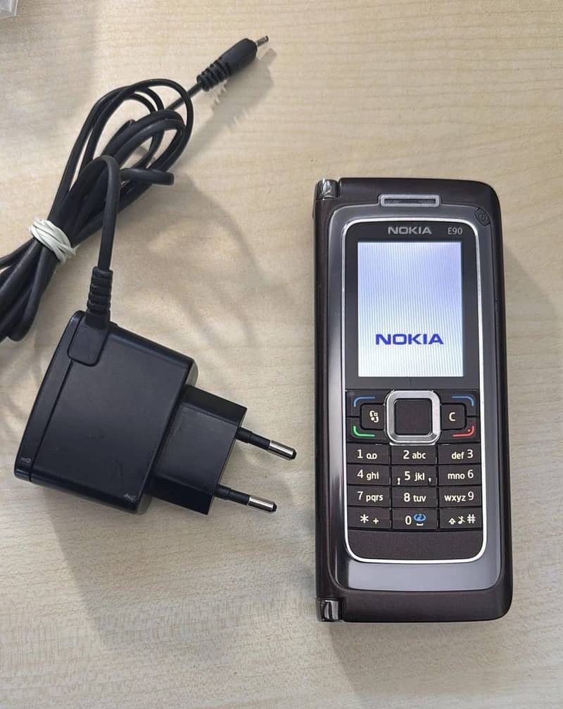 Nokia E90 0