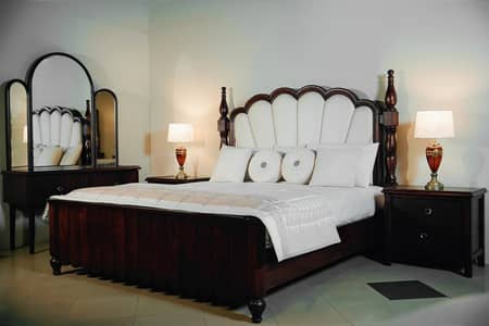 Royal Classic Upholstered Bed