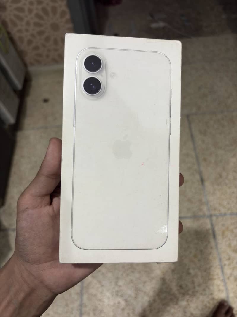 Apple iPhone 16 Plus 9