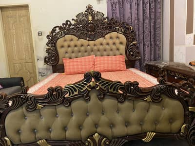 Set of bed side table and dressing table