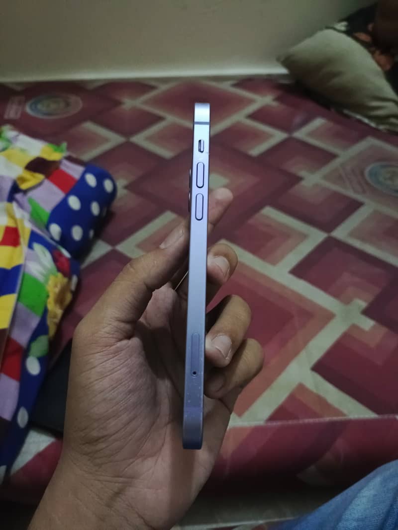 Apple iPhone 12 3