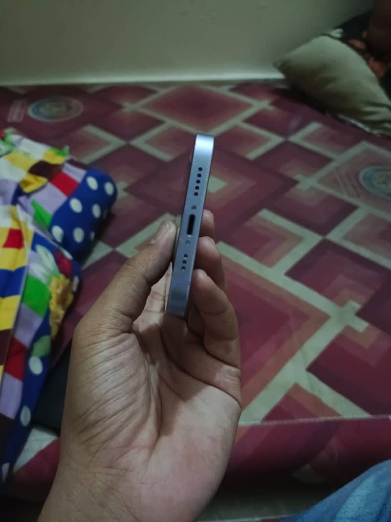 Apple iPhone 12 6