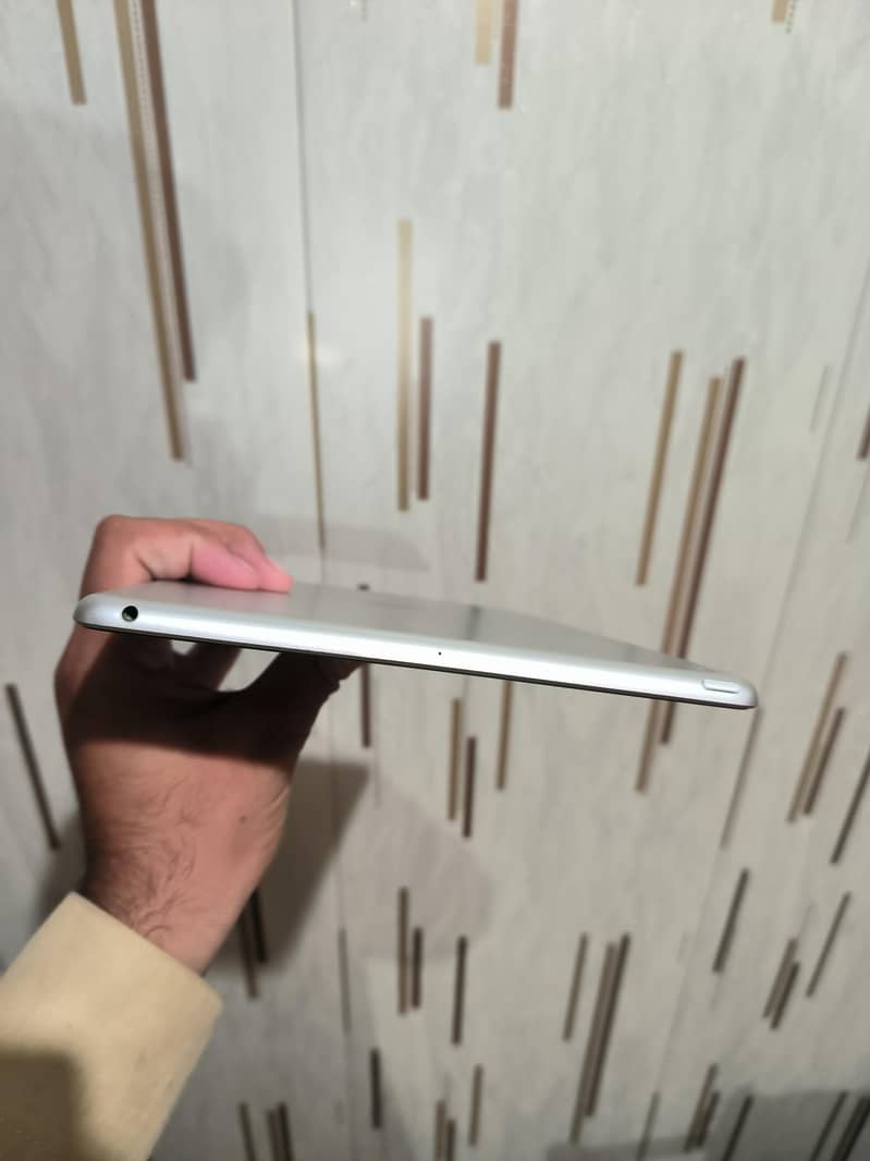 9th generation with complete box 5