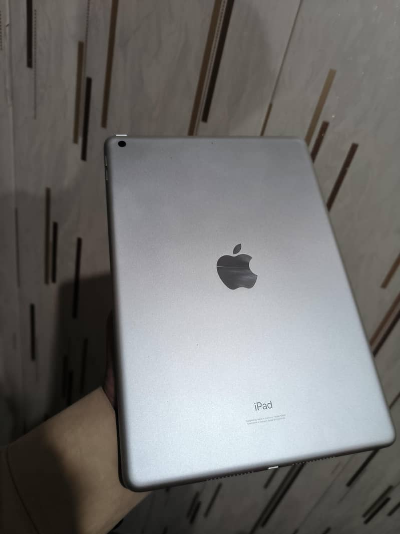 9th generation with complete box 0
