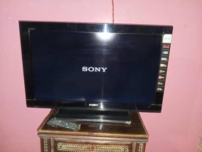 Sony Bravia 32" LCD color TV model KLV-32BX320 with remote,