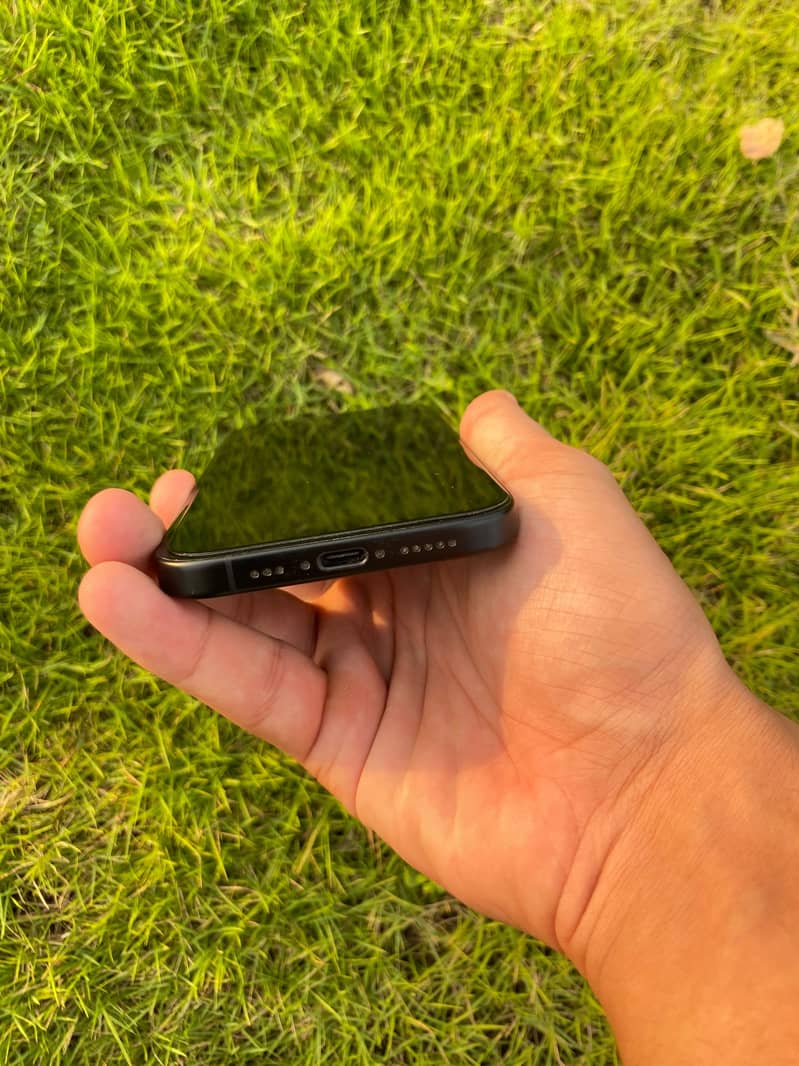 Apple iPhone 16 2