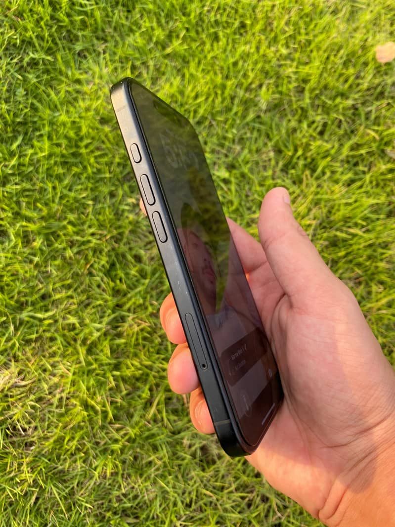 Apple iPhone 16 5