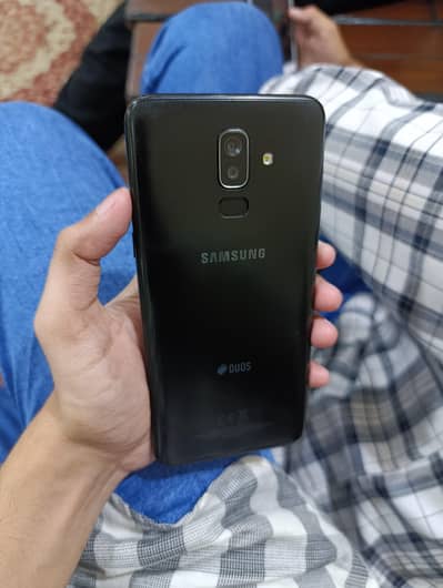Samsung Mobile J8 4/64gb pta official approve