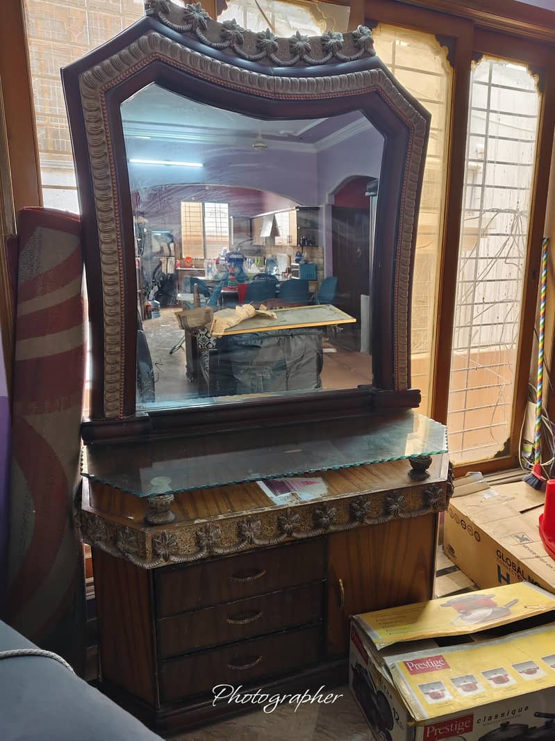 dressing table 0