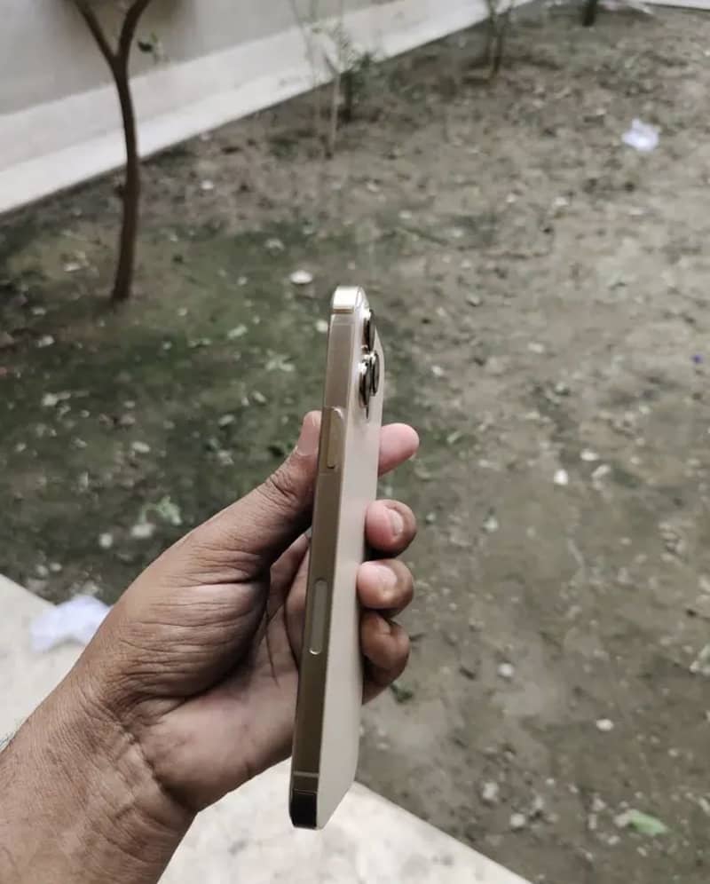 Apple iPhone 13 Pro 2