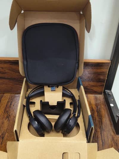 Voyager Focus 2 UC wireless Headset || Brand New