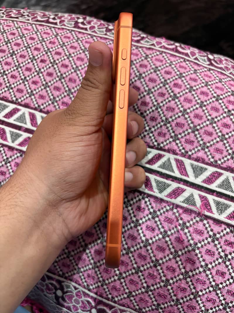 Apple iPhone 17 Pro Max 4