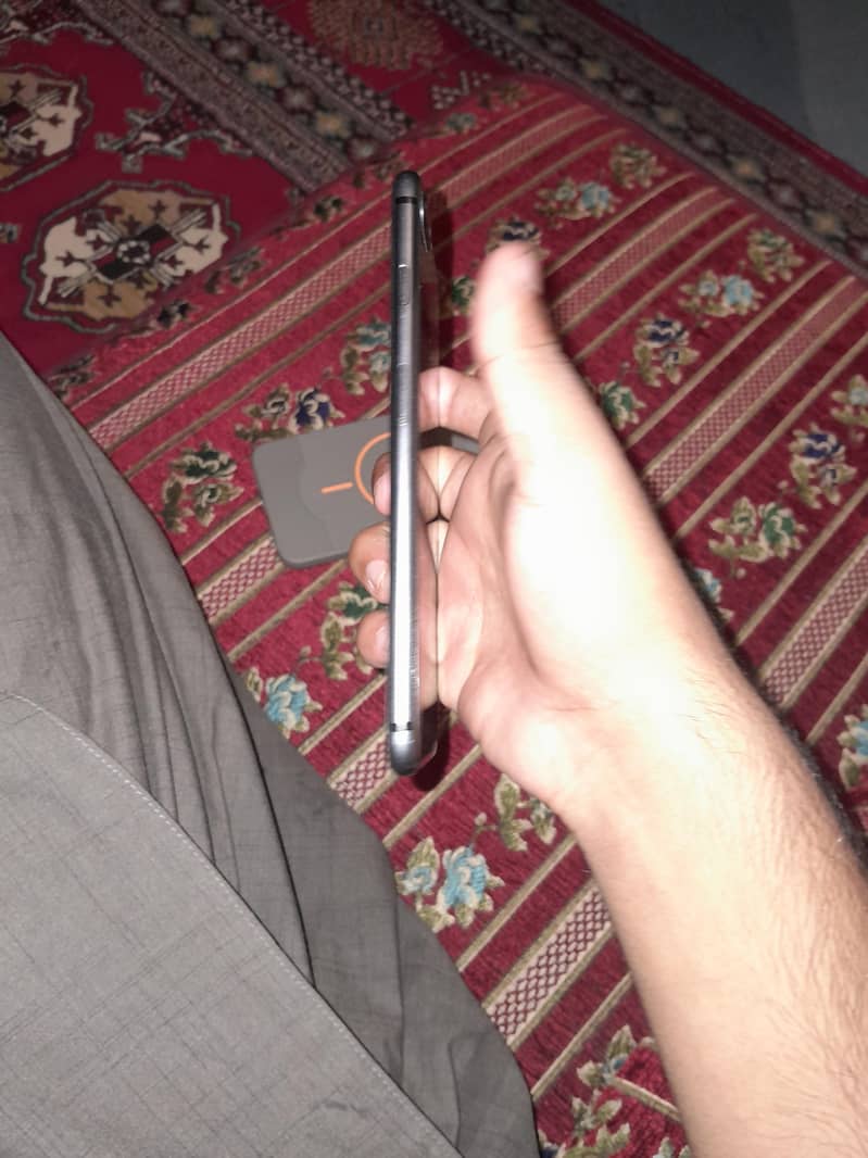 Apple iPhone 8 Plus 4