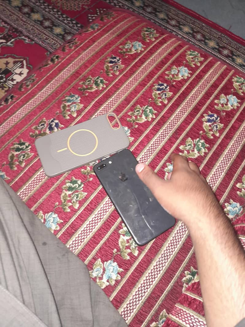 Apple iPhone 8 Plus 5