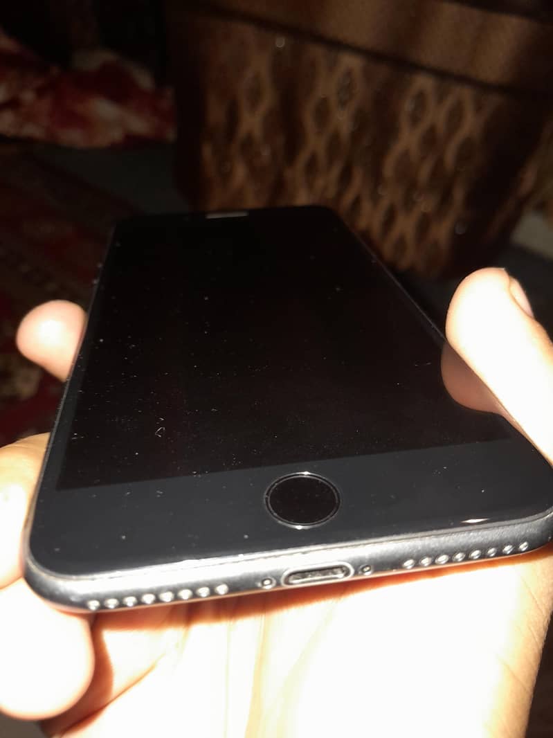 Apple iPhone 8 Plus 6