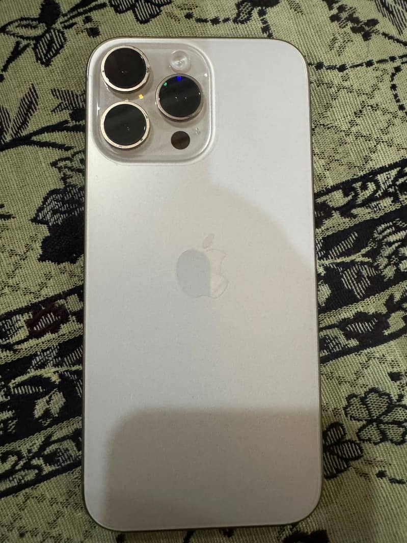 Apple iPhone 16 Pro Max 7
