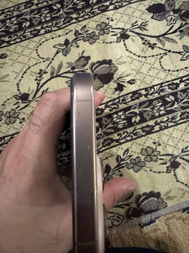 Apple iPhone 16 Pro Max 8