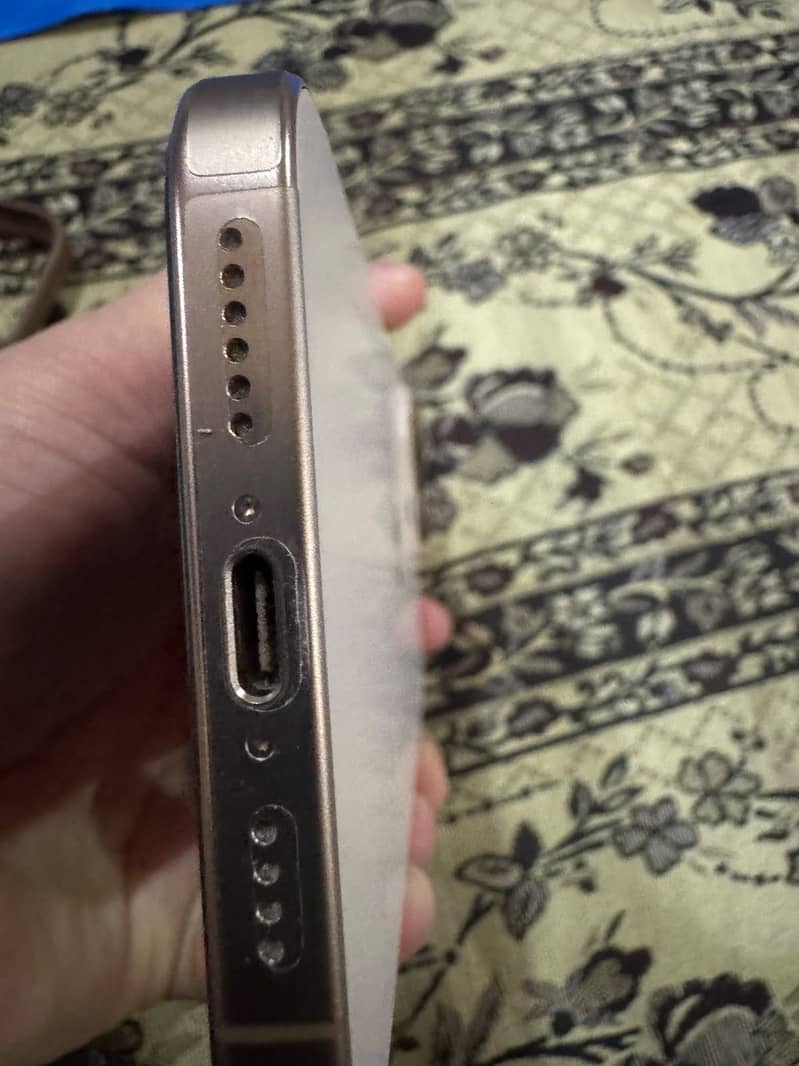 Apple iPhone 16 Pro Max 10