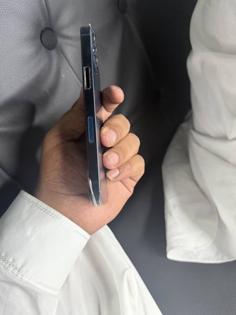 Apple iPhone 13 4