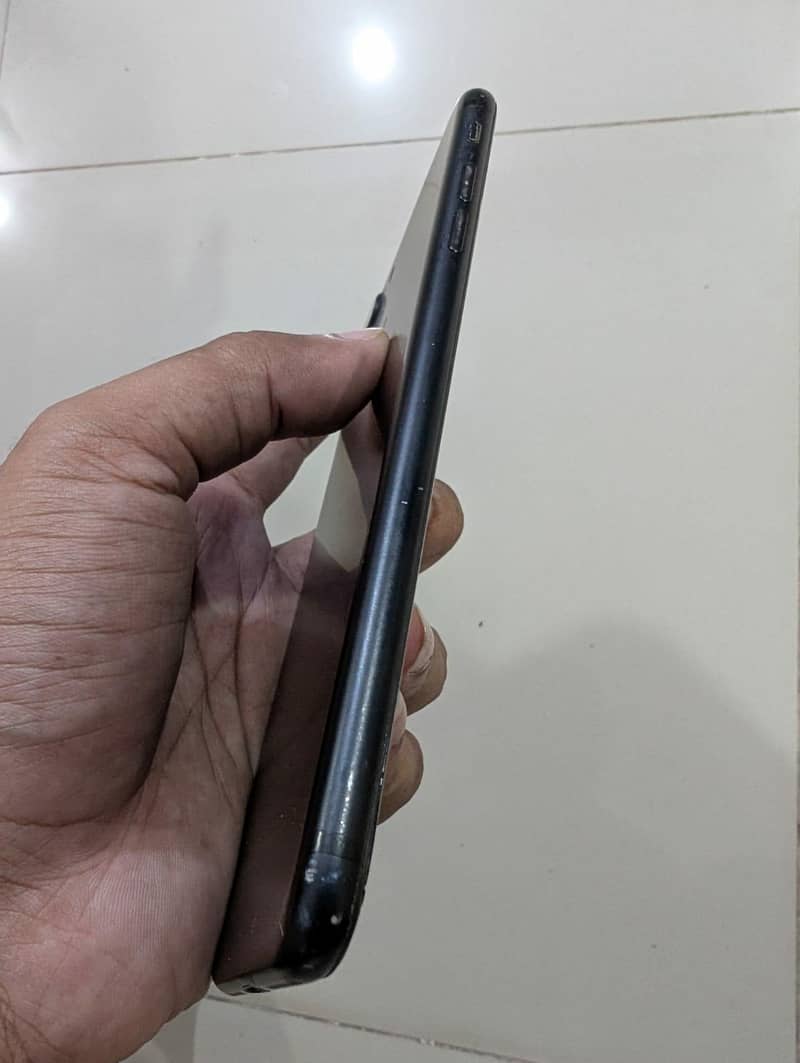 Apple iPhone 7 Plus 2