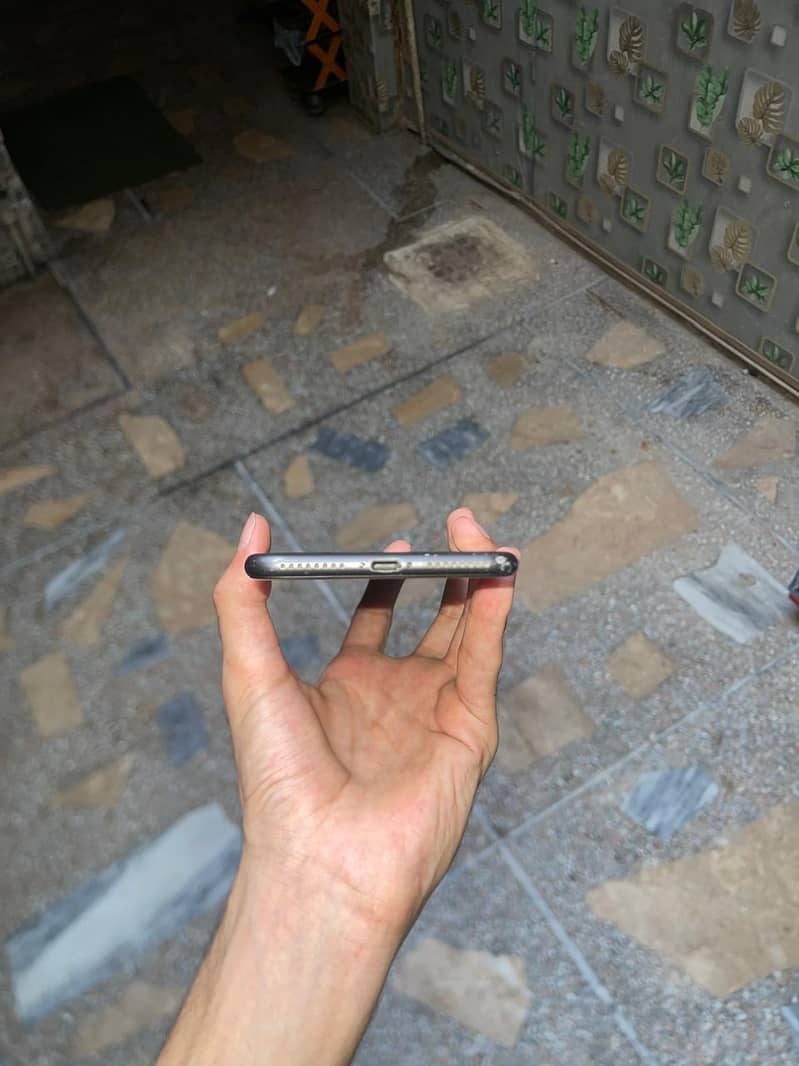 Apple iPhone 8 Plus 4